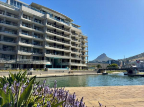 Waterfront Canal - Fully Equipped One Bedroom Apartment